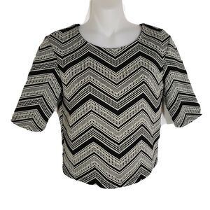 Willow & Clay Women's Crop Top Size Small Black Ivory Chevron Knit Stretch